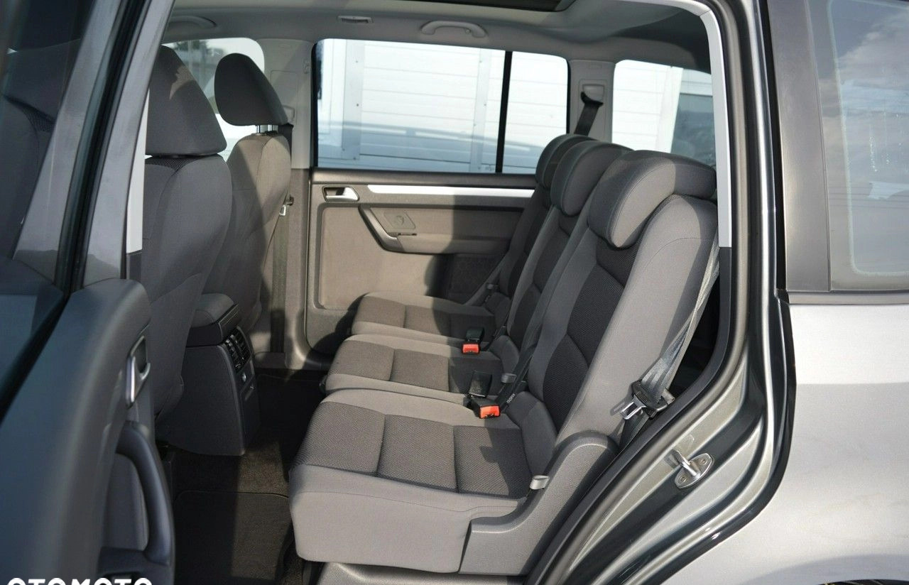 Volkswagen Touran cena 41900 przebieg: 215000, rok produkcji 2015 z Hrubieszów małe 781